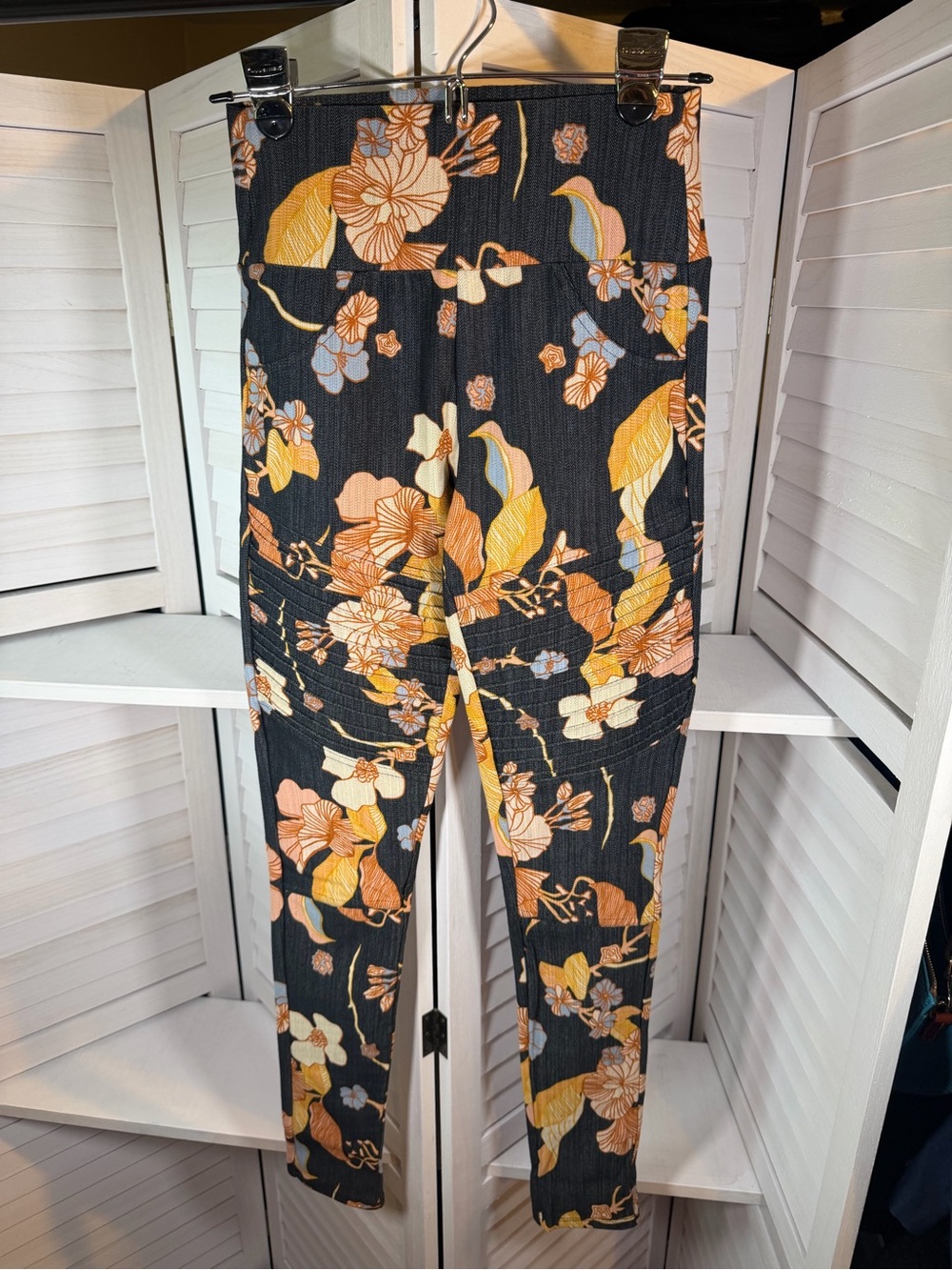Agnes & Dora Black Floral High-Waist Leggings